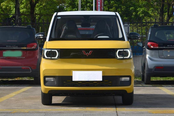Dimension compacte de mini EV de voitures de 120-170KM de Wuling Ev de la voiture 3 sièges des portes 4