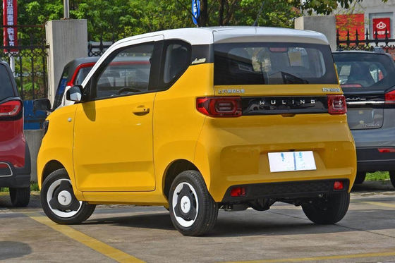 Dimension compacte de mini EV de voitures de 120-170KM de Wuling Ev de la voiture 3 sièges des portes 4