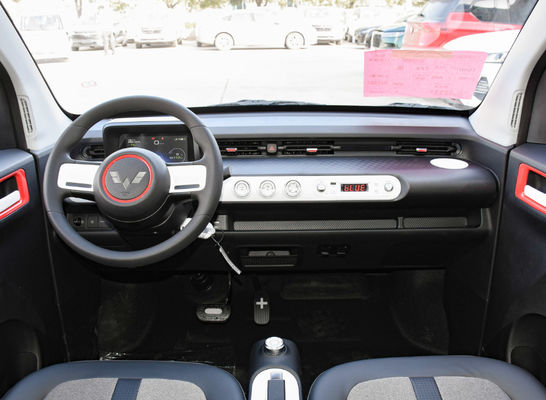 Dimension compacte de mini EV de voitures de 120-170KM de Wuling Ev de la voiture 3 sièges des portes 4