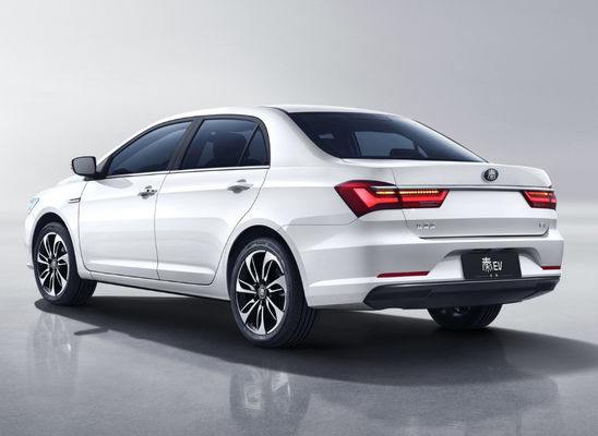 4 portes 5 pose le tour confortable de Byd Qin Ev 400-450KM de voitures de BYD EV