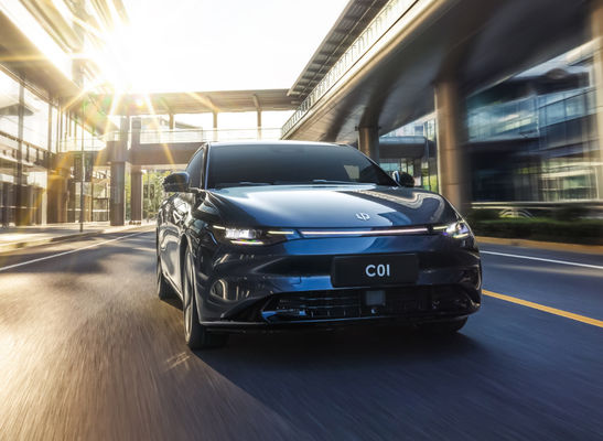 Le saut C01 circule en voiture la voiture électrique 525-717KM que 4 portes 5 pose la charge 0.67H rapide