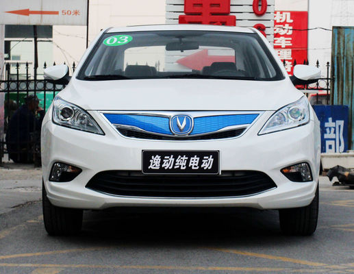 Voiture compacte de berline de sièges des portes 5 de Changan Eado EV460 365-405KM Changan EV 5