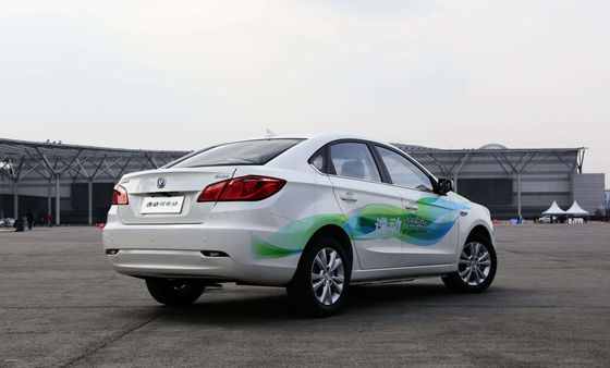 Voiture compacte de berline de sièges des portes 5 de Changan Eado EV460 365-405KM Changan EV 5