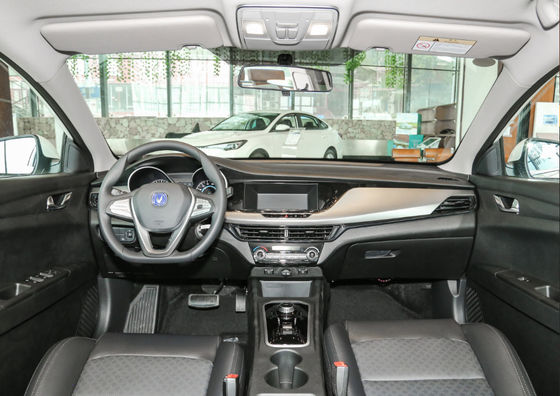 Voiture compacte de berline de sièges des portes 5 de Changan Eado EV460 365-405KM Changan EV 5