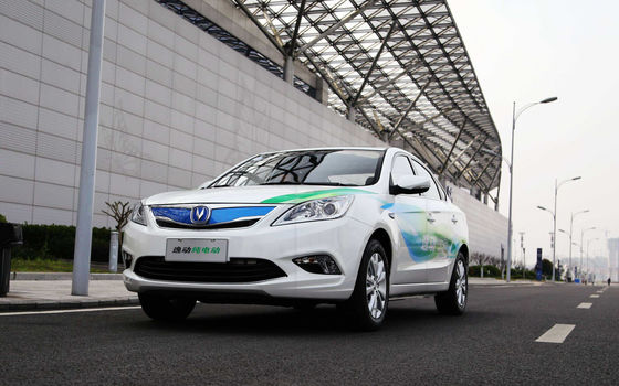 Voiture compacte de berline de sièges des portes 5 de Changan Eado EV460 365-405KM Changan EV 5