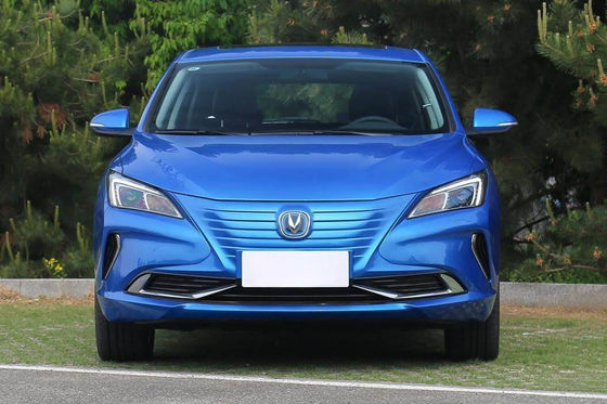 405KM Changan Eado ET cabine confortable de voiture compacte électrique pure de berline