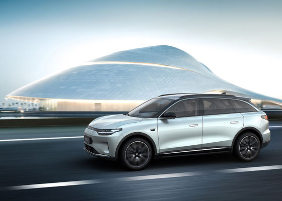 Le saut de 510KM circule en voiture le moteur C11 Suv de saut de voiture électrique 5 portes 5 sièges