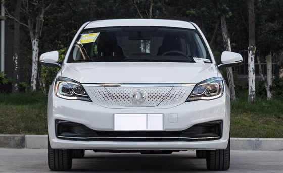 Portes électriques pures de la voiture compacte 4 de 400KM Dongfeng Fengshen E70 5 sièges