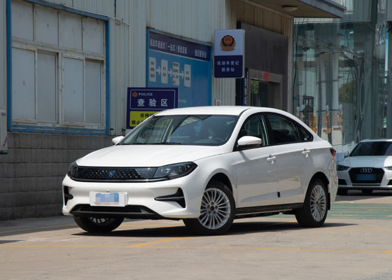 Voitures électriques pures de S60EV Dongfeng Ev 415KM avec 4 portes 5 sièges