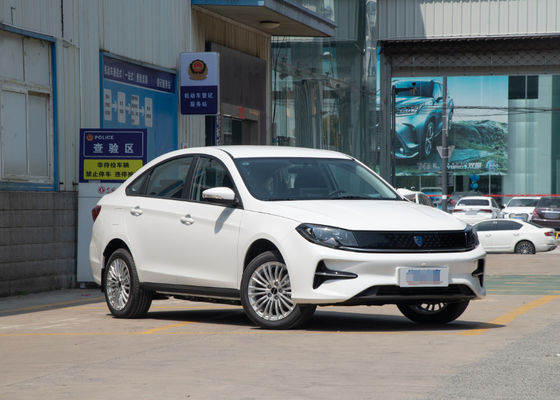 Voitures électriques pures de S60EV Dongfeng Ev 415KM avec 4 portes 5 sièges