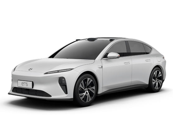Performance de taille moyenne 550-700KM de voitures électriques de NIO Et5 haute 4 portes 5 sièges