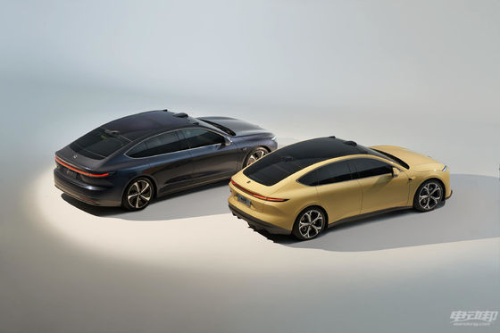 Performance de taille moyenne 550-700KM de voitures électriques de NIO Et5 haute 4 portes 5 sièges
