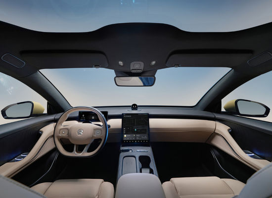 Performance de taille moyenne 550-700KM de voitures électriques de NIO Et5 haute 4 portes 5 sièges