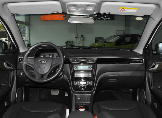 Véhicule électrique automatique de 350-402KM JAC Electric Car Single Motor JAC Iev A50
