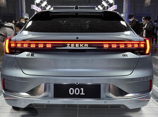 5 portes 5 pose terme électrique 546-1032KM de Zeekr 001 Ev de voiture de Geely le long