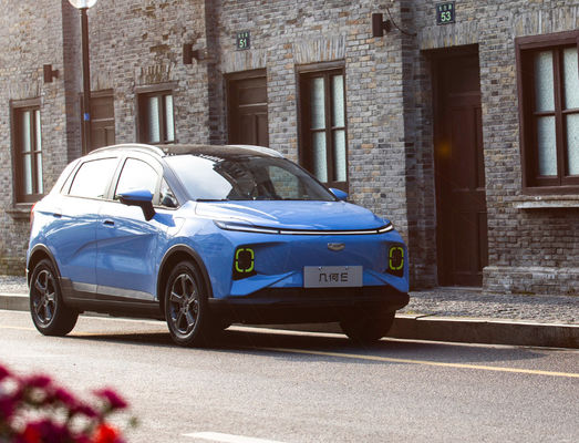 Petites SUV EV voitures de la géométrie E 320-410KM Suv électrique de luxe 60kw