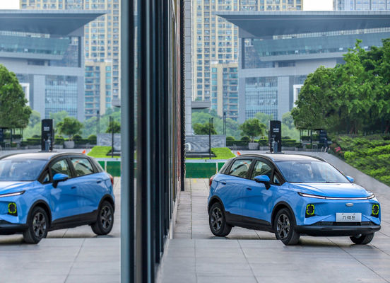 Petites SUV EV voitures de la géométrie E 320-410KM Suv électrique de luxe 60kw